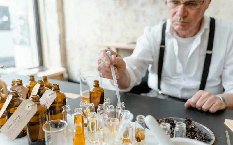 Leia mais sobre o artigo Entendendo as Notas de Perfume: O Que Está Dentro da Sua Fragrância?