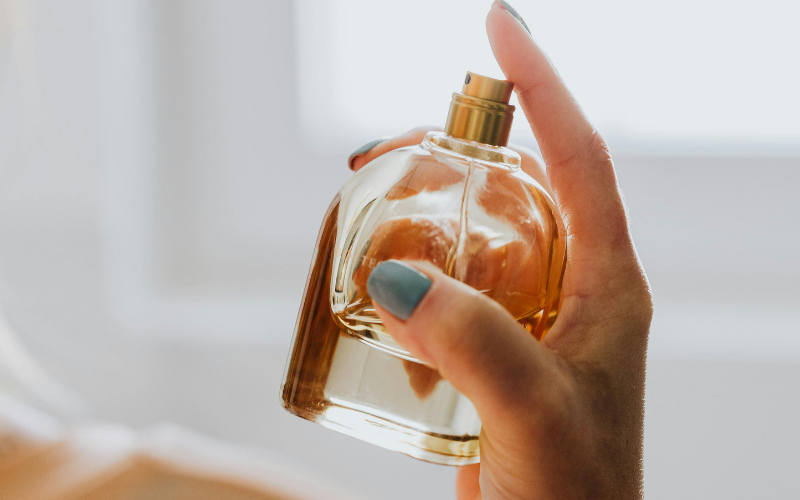 No momento, você está visualizando Como Escolher o Perfume Perfeito para Qualquer Ocasião